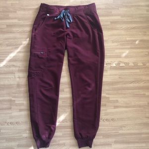 Figs Zamora Jogger Scrubs size small, burgundy red, EUC